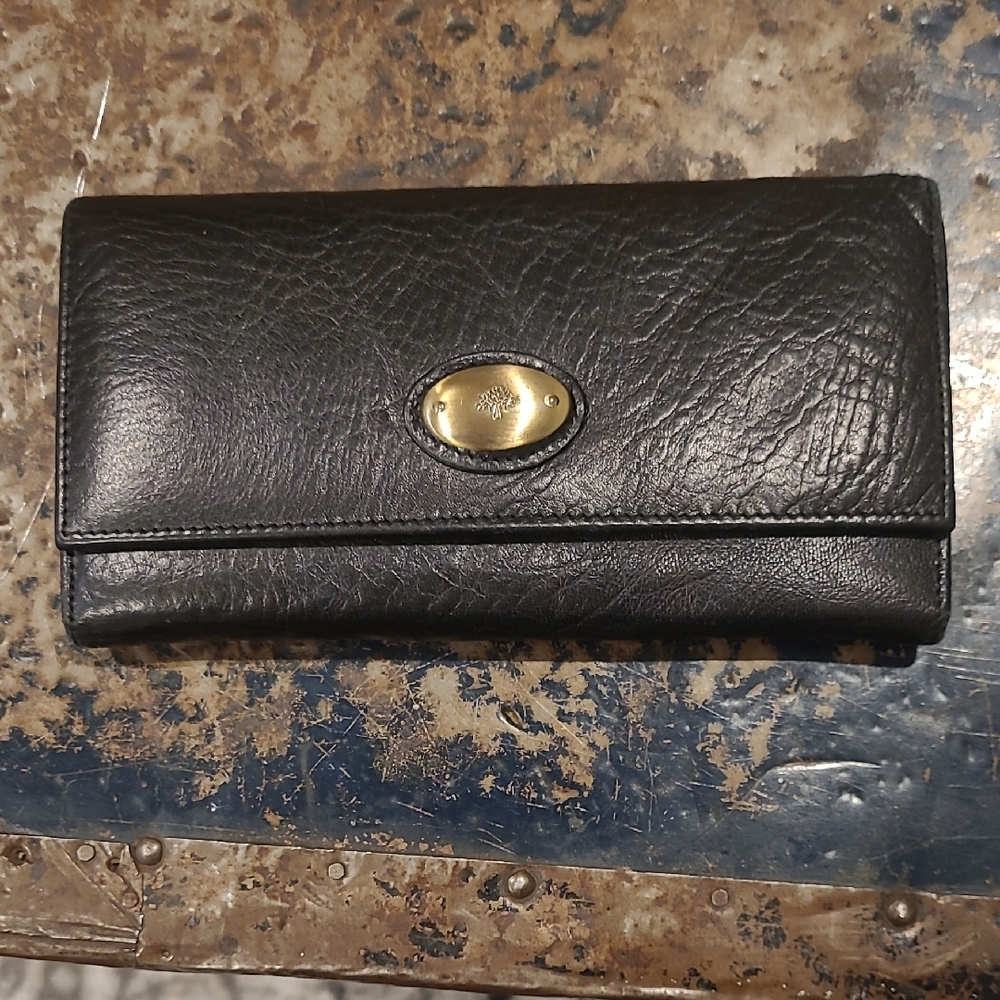 🟢Mulberry Black Leather wallet with Gold Detail